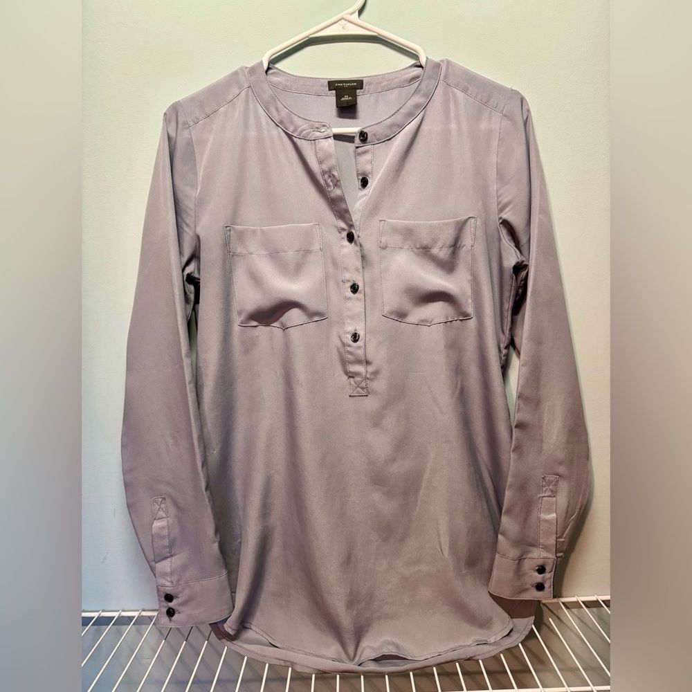 Ann Taylor XS Gray Lightweight Henley Style Long Sleeve Top Pocket Blouse